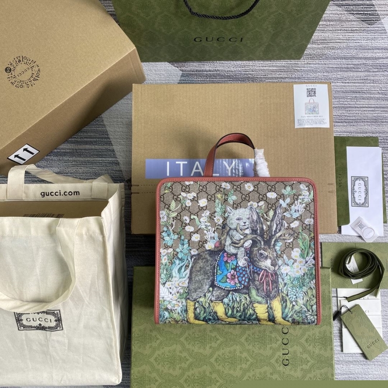 G*u*i shopping bags